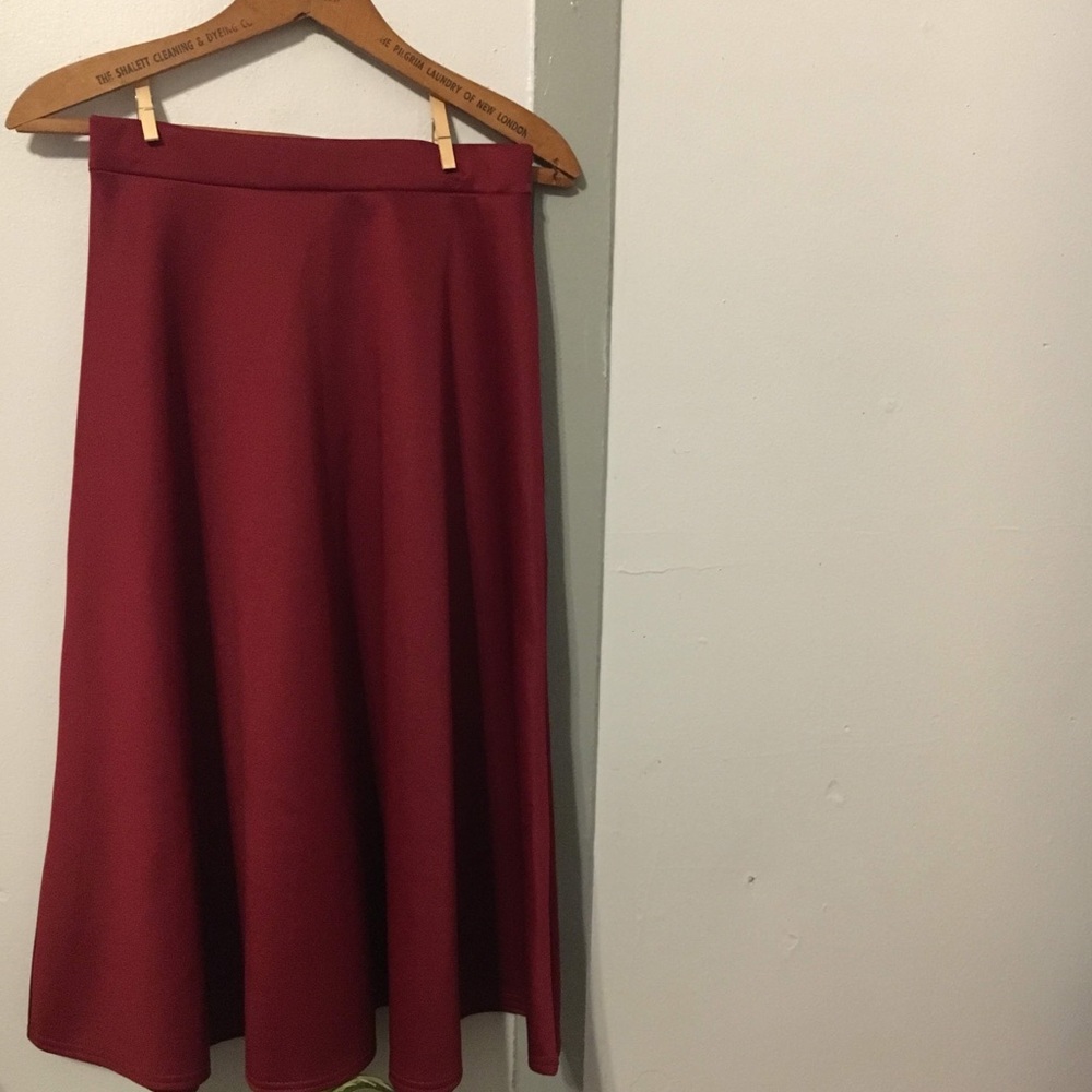 🍎NWT Burgundy Skirt🍎